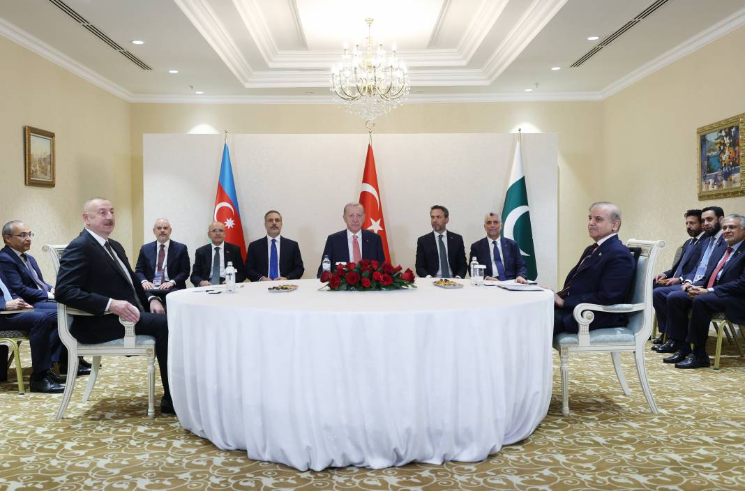 Erdoğan Aliyev ve Şerif ile üçlü toplantı yaptı 18